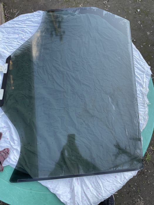 Скло дверей Nissan Rogue T33 2021-2024рік праве заднє