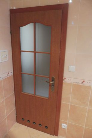 Drzwi łazienkowe 70 lewe szprosy z szybami wiśnia Porta minimax