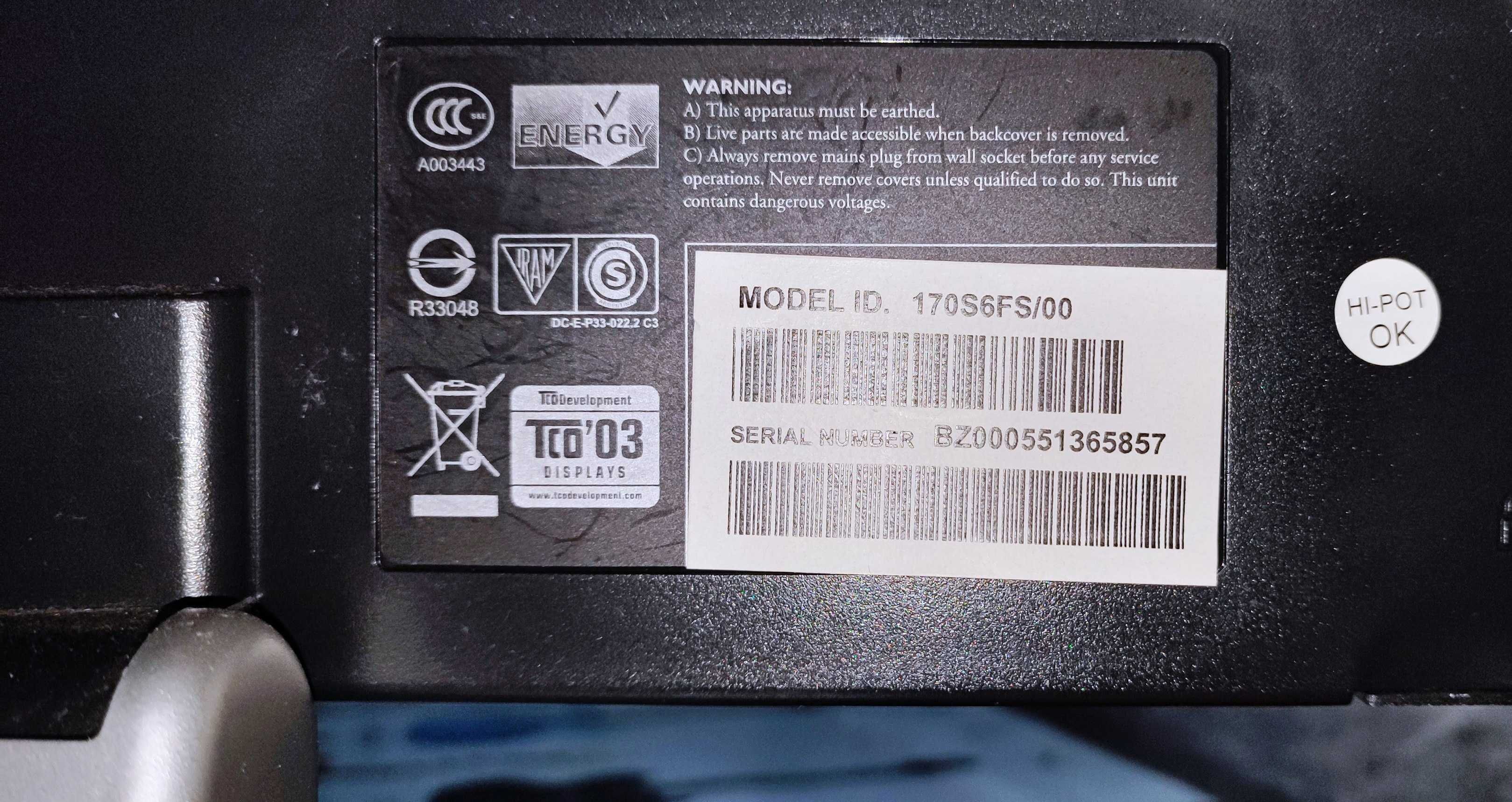 Monitores LCD Philips e HP Pavilion