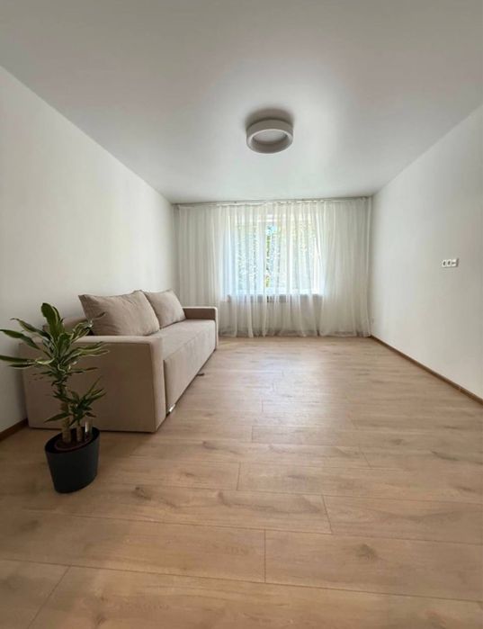 Продаж 2-кім квартири, ТЦ Майдан