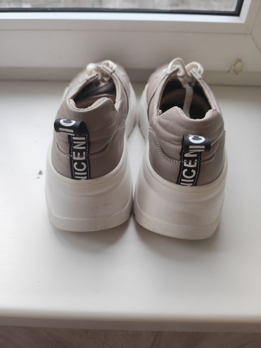 Кросівки жіночі 41 розмір