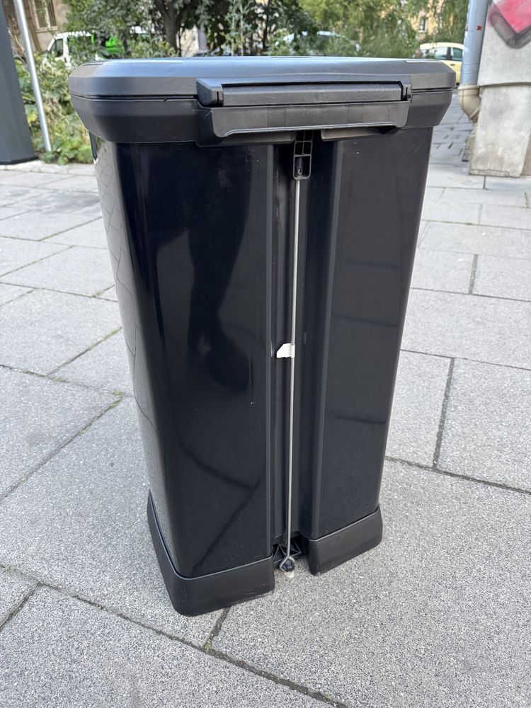 Kosz na śmieci z pedałem Curver Deco Bin 50L, czarny