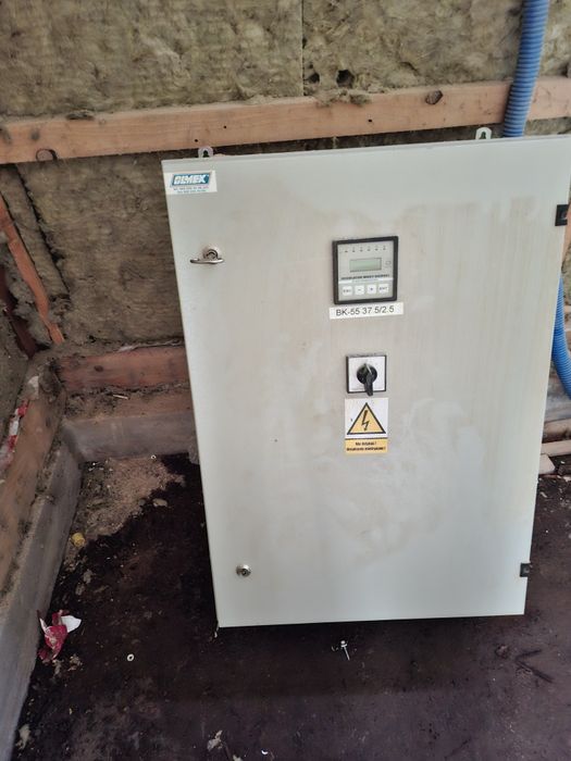 Regulator mocy biernej