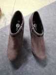 Botins novos castanhos