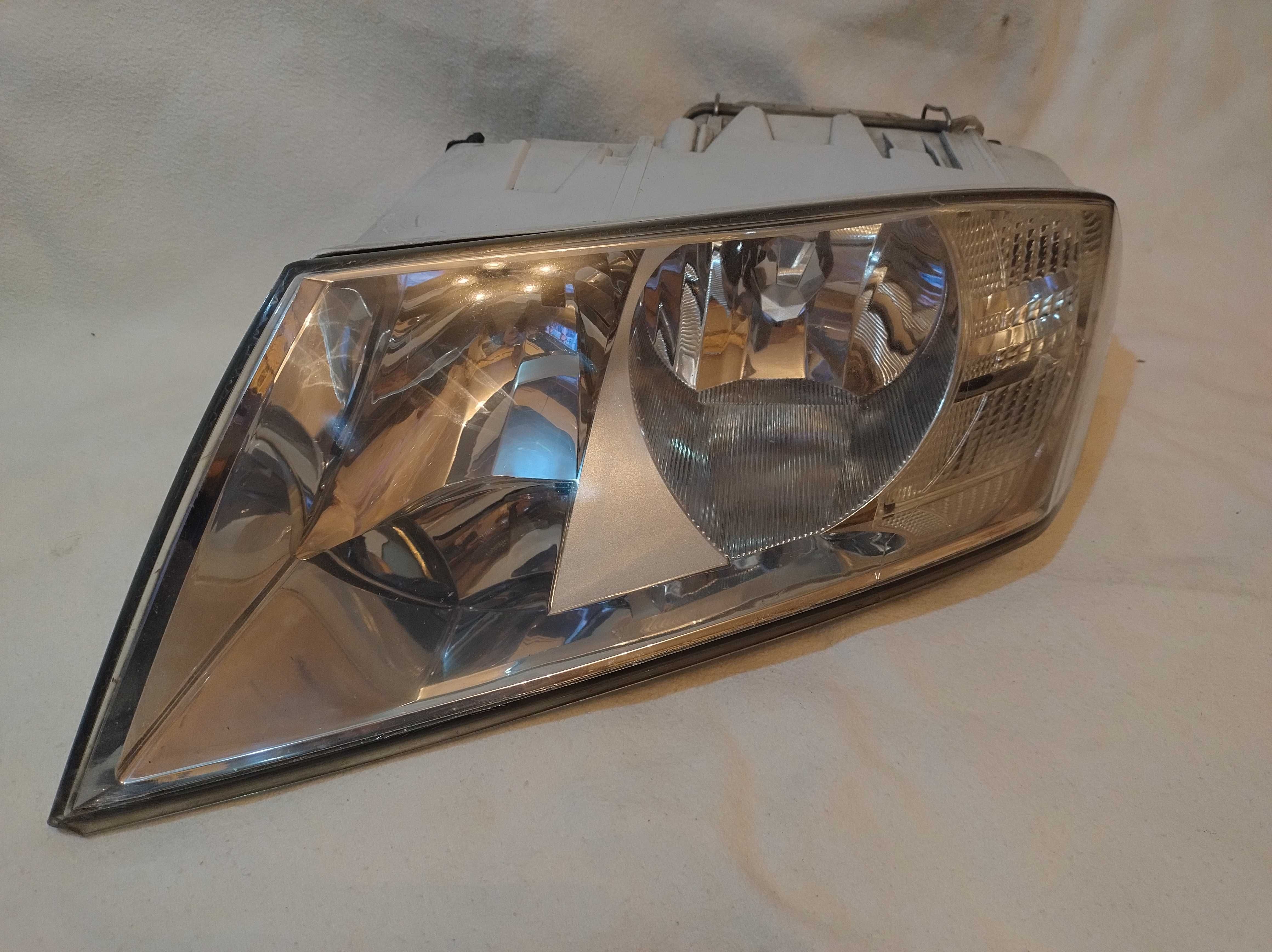 Reflektor Lampa Przednia Lewa Skoda Octavia II Zwykła Europa