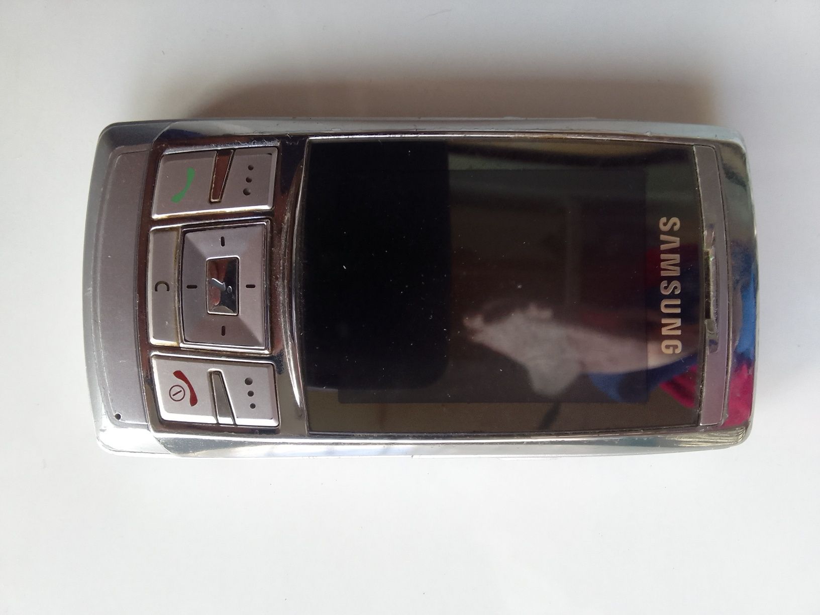 Telemóveis antigos Samsung e Alcatel