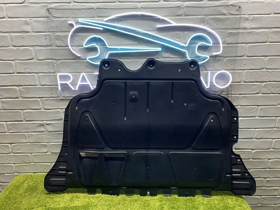 Защита двигателя новая Audi A3 Skoda Octavia 3 Golf 7 Passat B8
