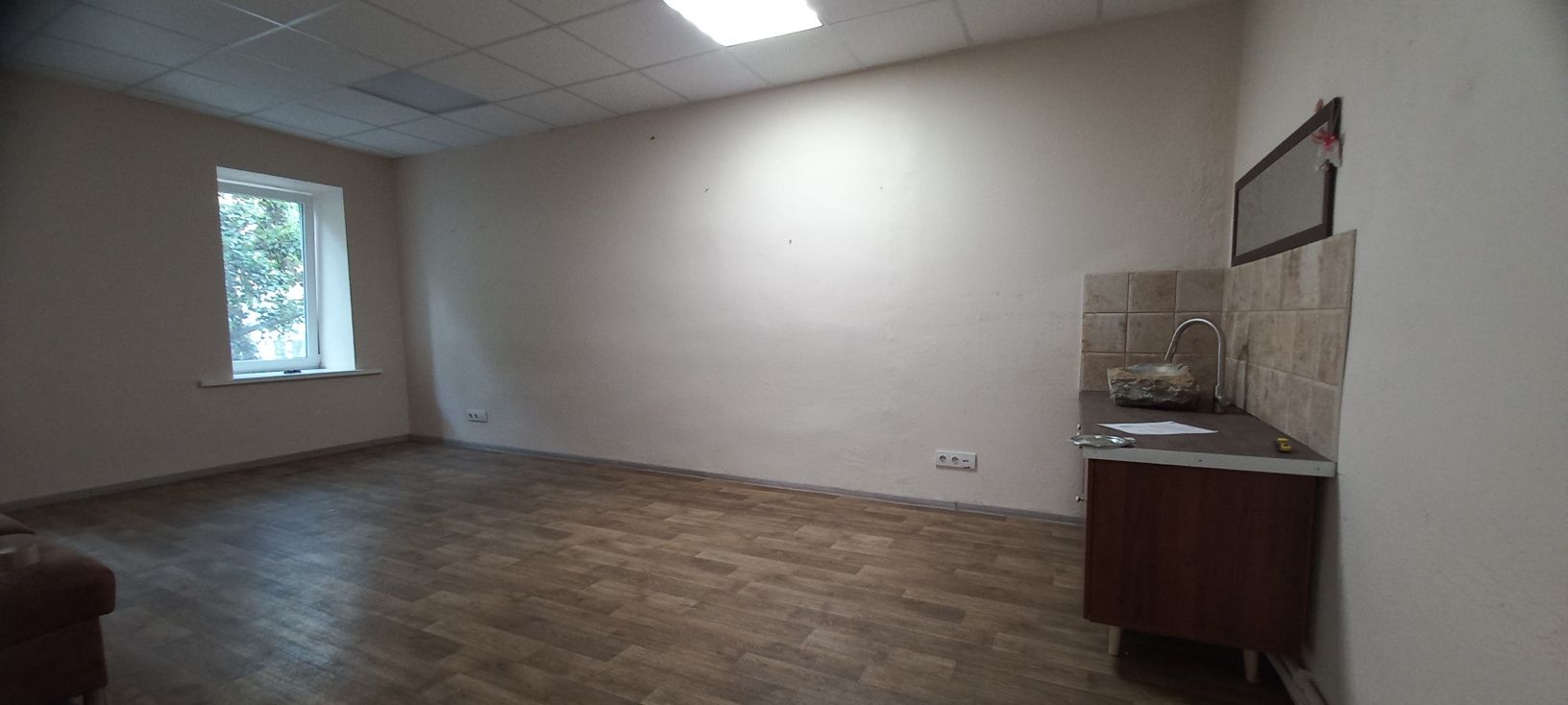 Без комиссии! Аренда под офис, салон, шоу-рум - 26 м.кв., в центре.