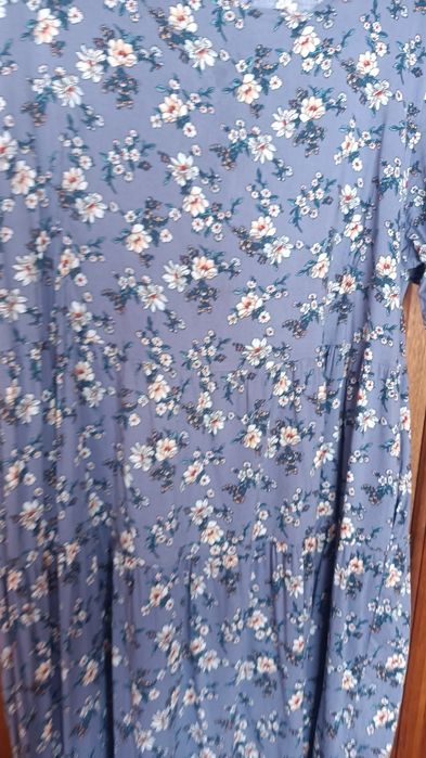 Sukienka letnia w białe kwiatki r. 2 XL