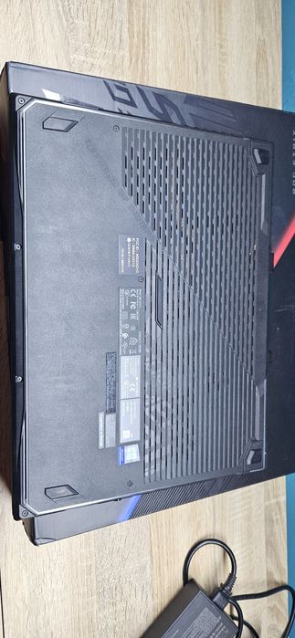 Asus ROG Strix Scar III G531GW i7-9750H, RTX 2070 8GB, 1TB, 16GB Ram