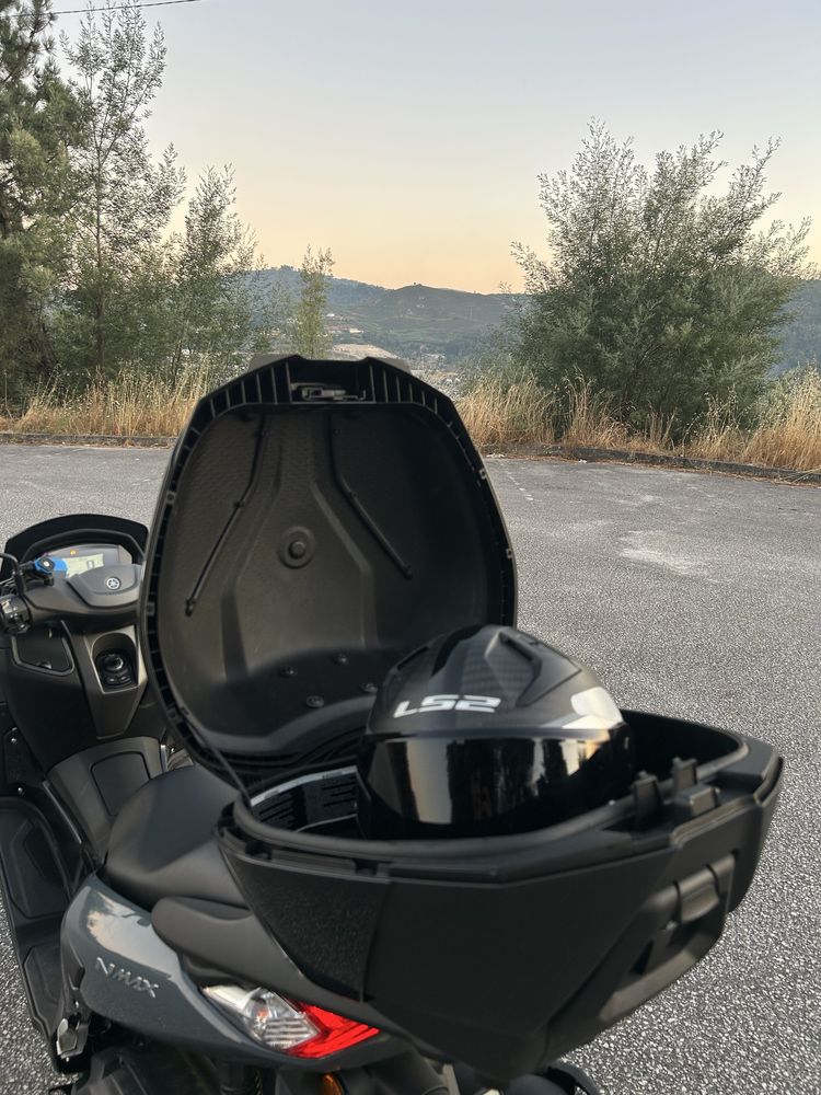 Yamaha NMAX 2024 com topcase
