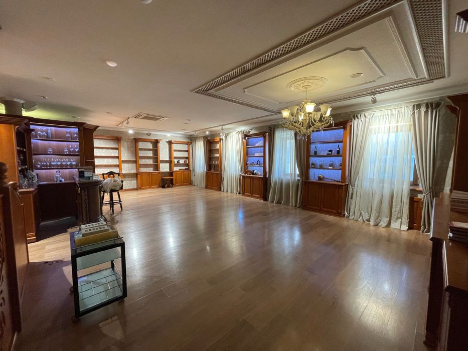 Оренда 400 м2 в центрі Харкова: офіс, торгівельні приміщення, ресторан