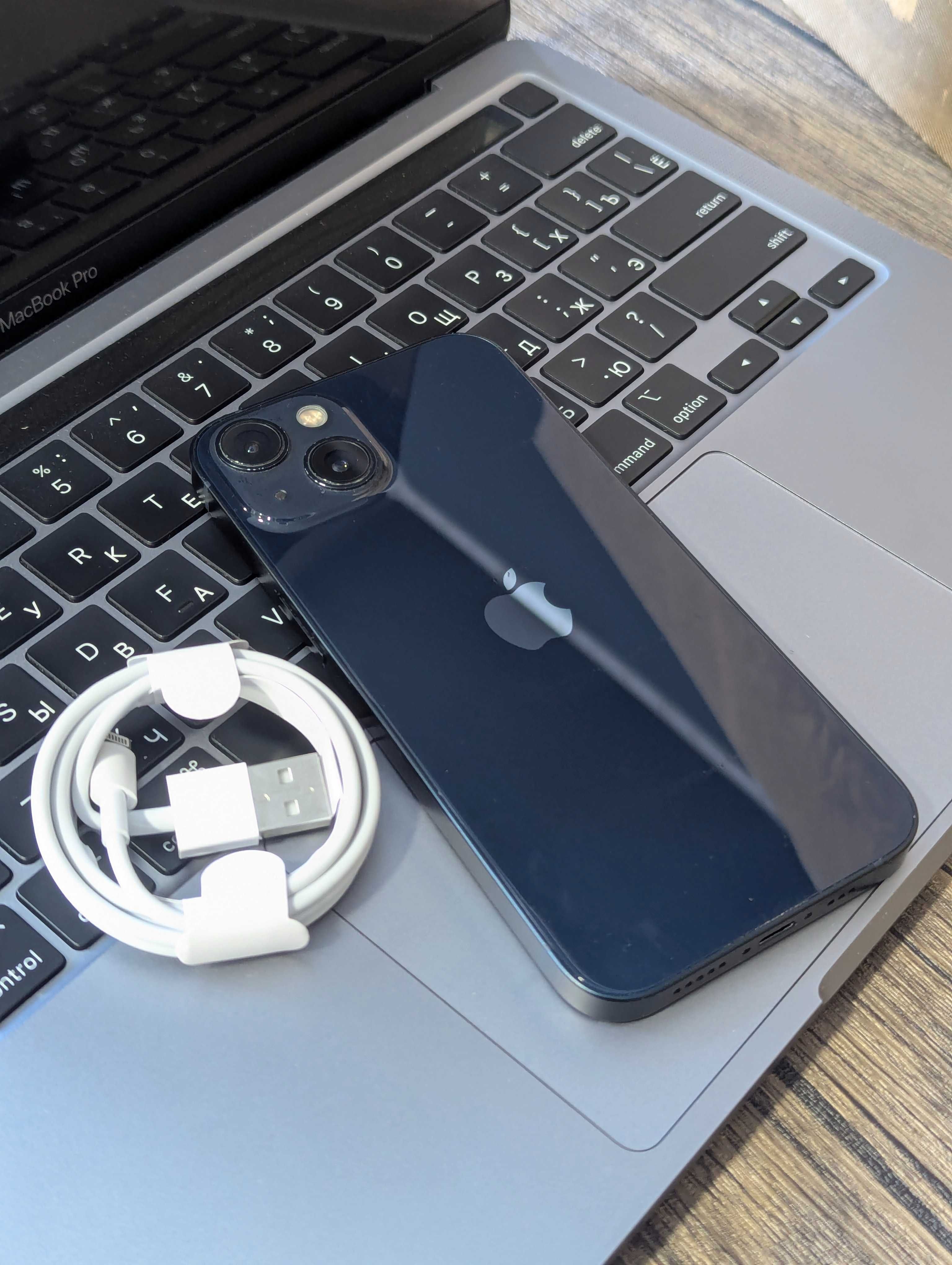 Apple iPhone 13 128 GB, б/в