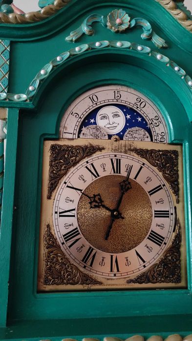 Relógio de caixa alta