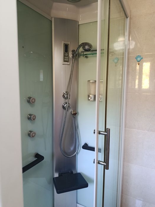 Cabine de duche com banco e hidromassagem