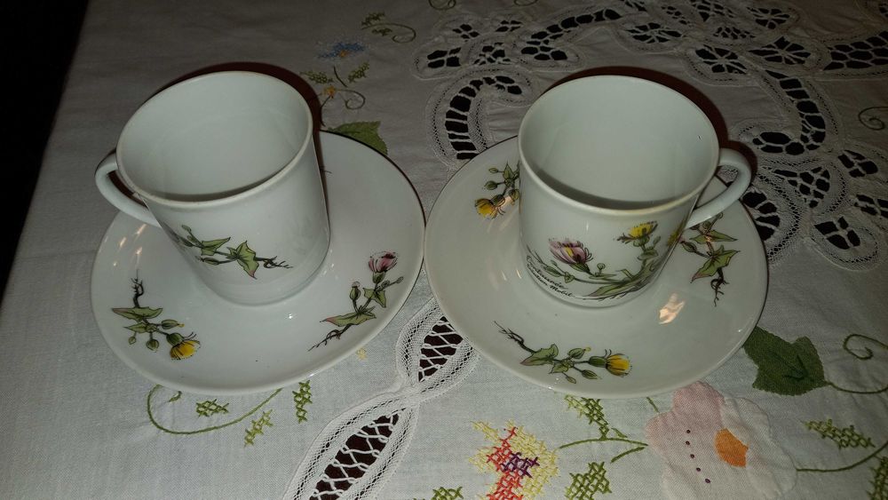 Conj. de 2 chávenas e 2 pires de café longo - Porcelana Fina