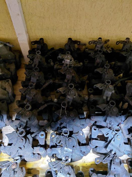 Супорт задній  Volkswagen T5