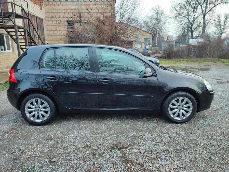 Свіжопригнаний з Німеччини гольф 5