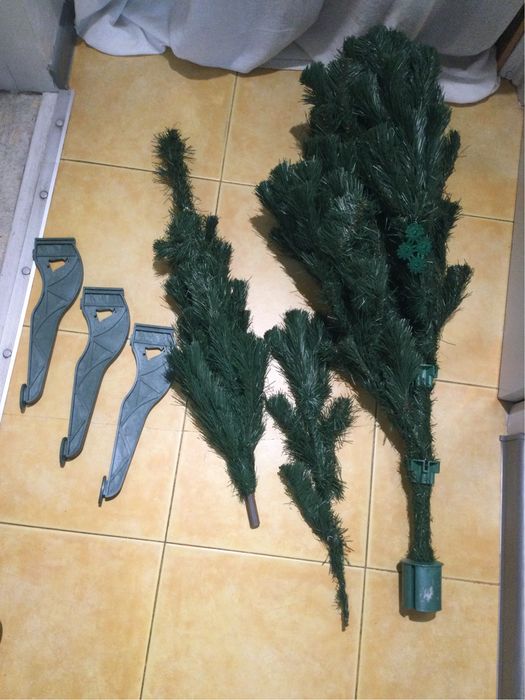 Продам искусственную елку.