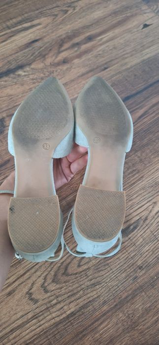 Płaskie sandały miętowe