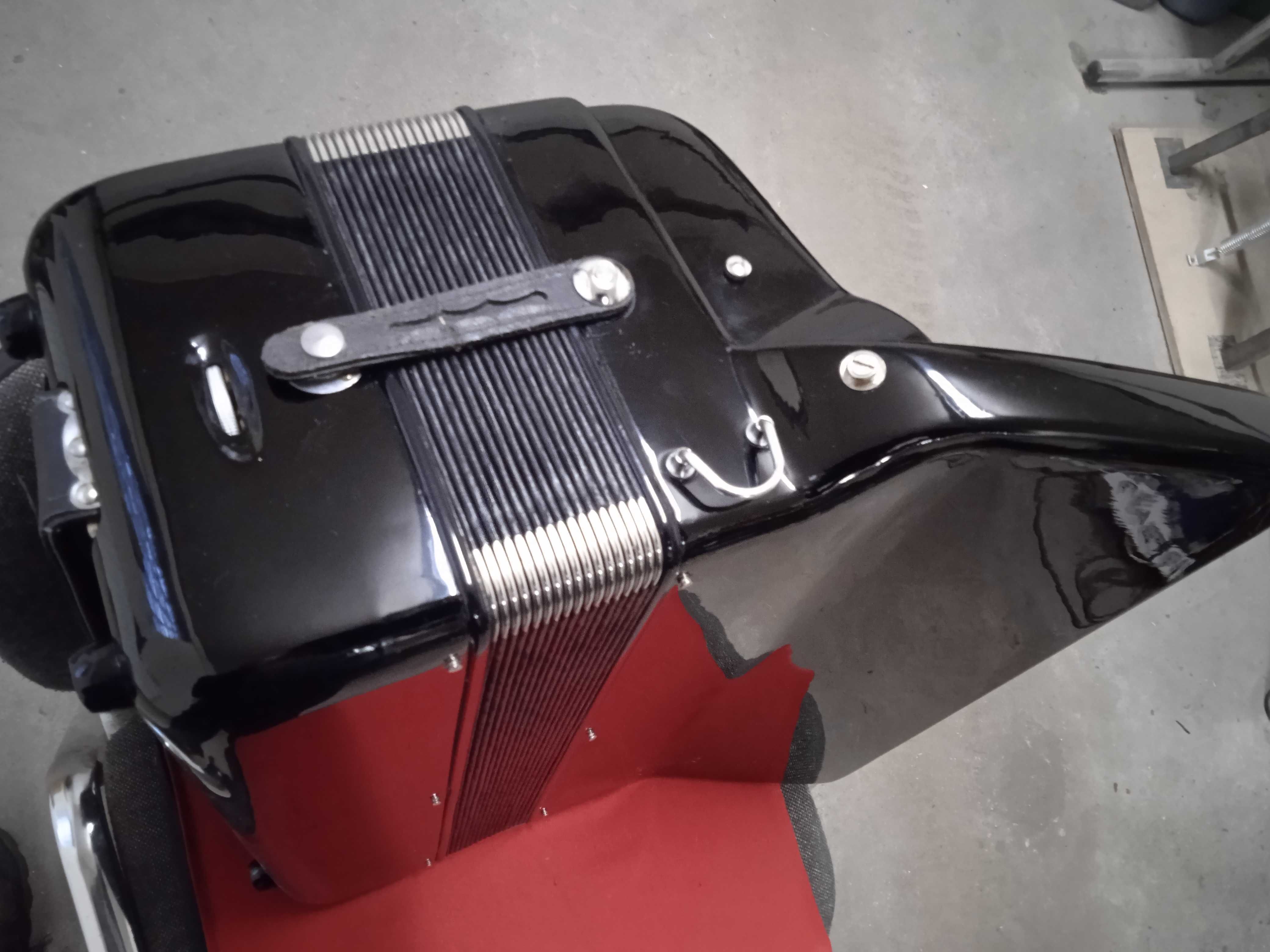 Akordeon włoski MANTOVANELLI 120 b