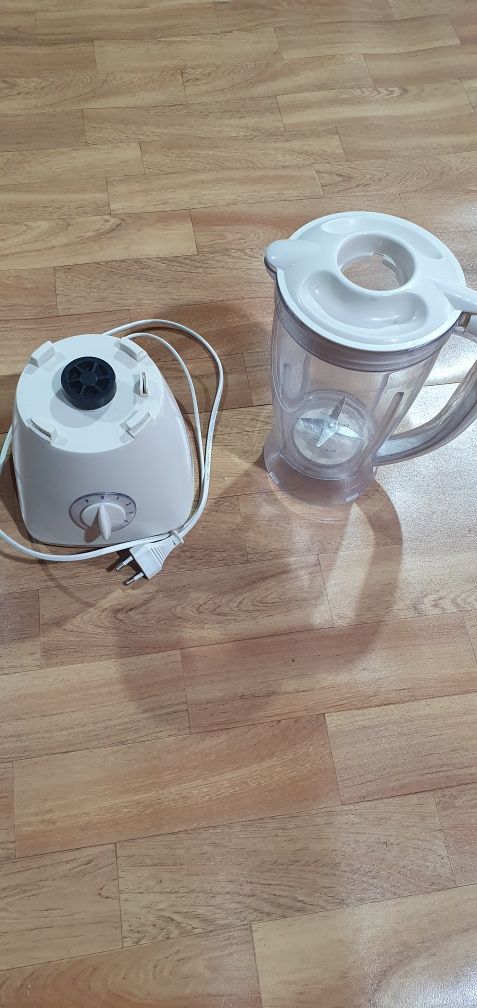 Liquidificadora em bom estado a funcionar