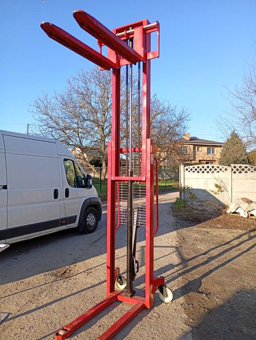 Wózek paletowy paleciak masztowy sztaplarka