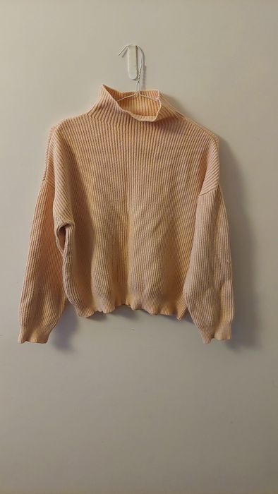 Uroczy sweter w pięknym kolorze