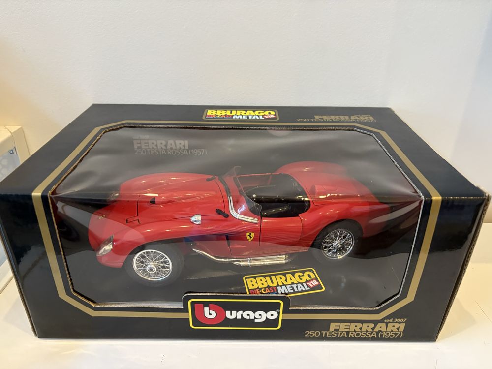 Model Ferrari 250 Testa Rossa 1:18 BBurago Burago (maisto welly)