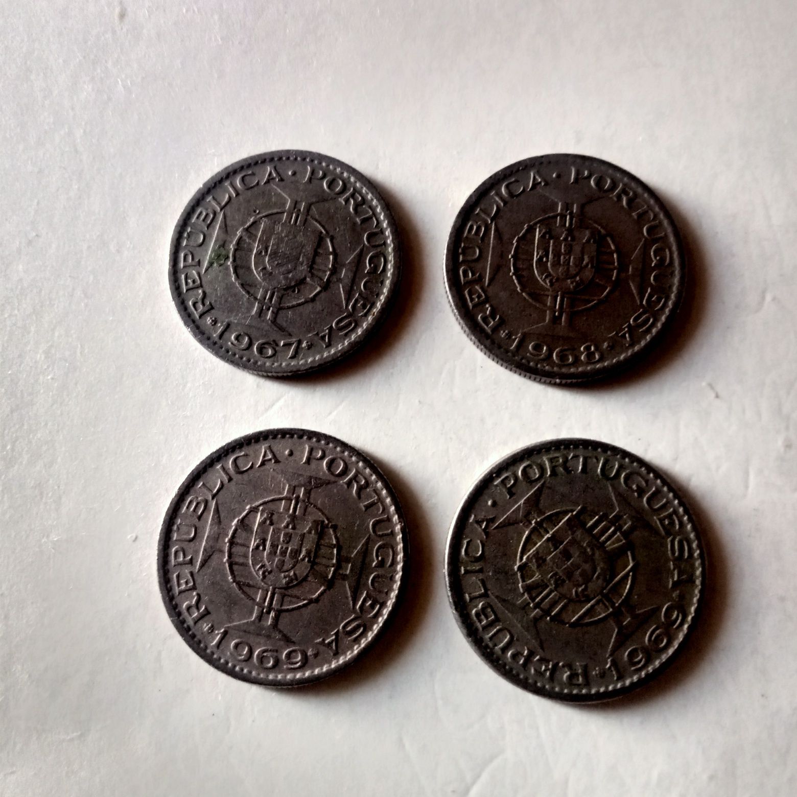 Lote 4 Moedas de 2.50 Angola