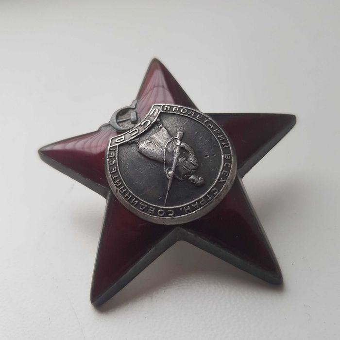 Кокарда с закруткой