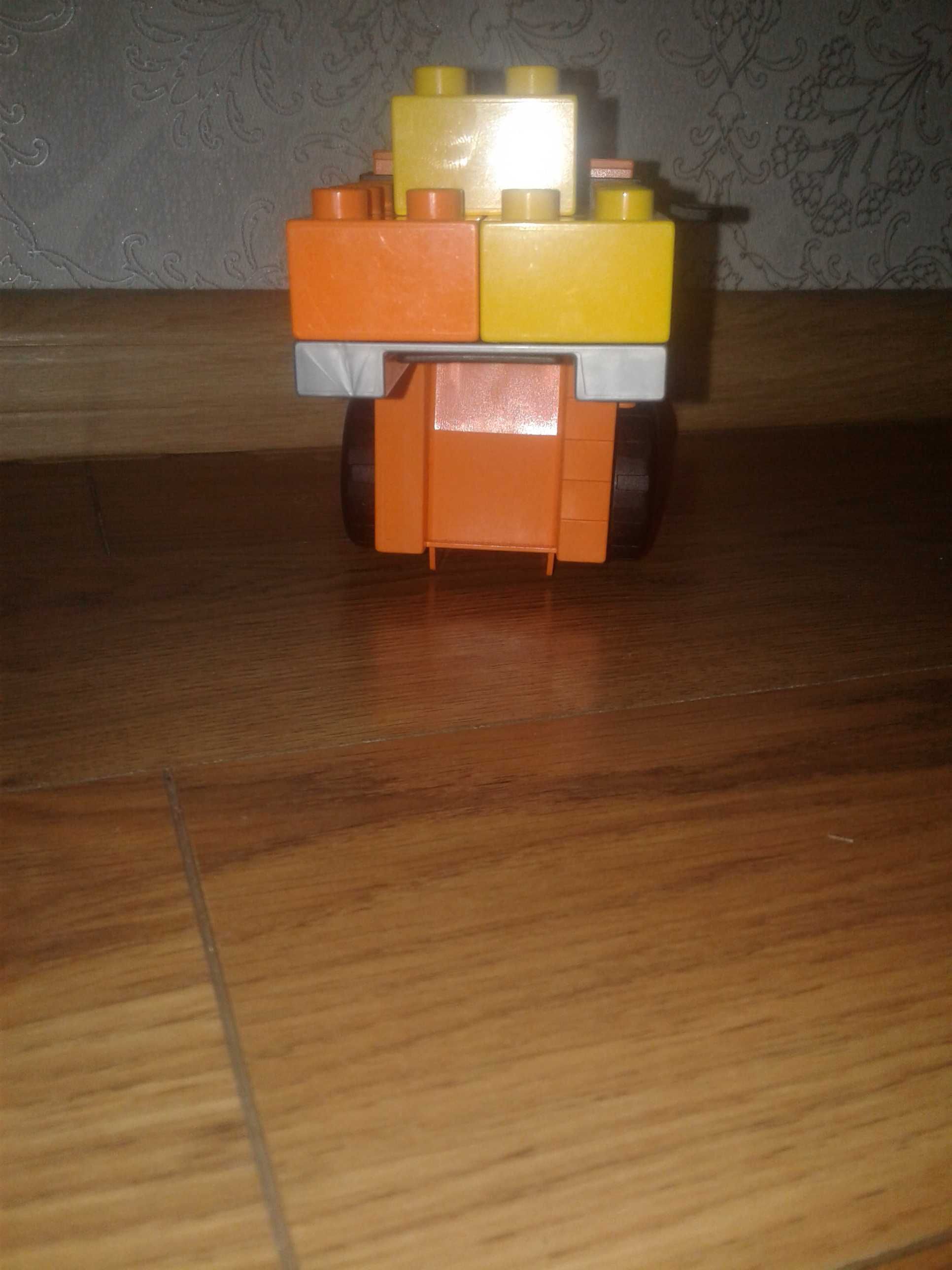 Lego duplo кара з піддоном