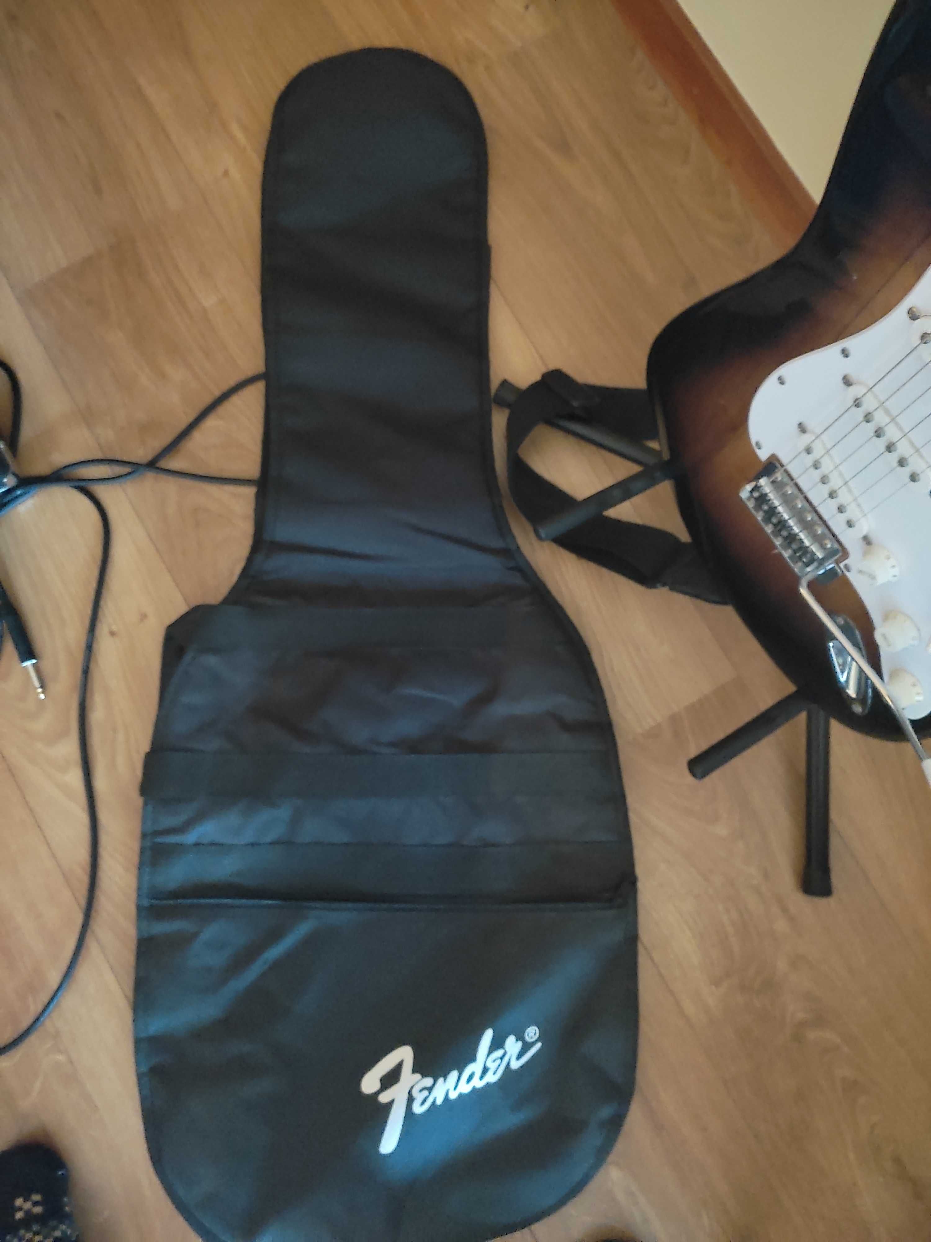 Guitarra Fender SQUIER pack + livro iniciantes [ESTADO - COMO NOVO!!!]