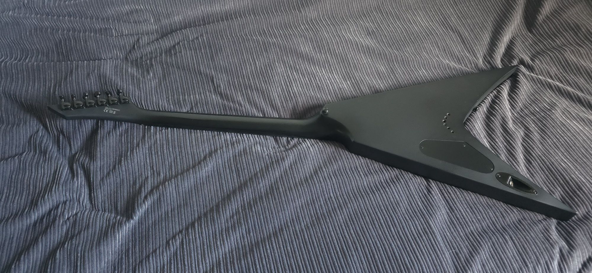 Gitara do metalu. Washburn Parallaxe V260. Flying  V-ka. Nie Solar.