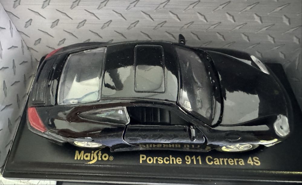 Classico Porsche 911 Carrera 4S + Suzuki GSX R750 Maisto