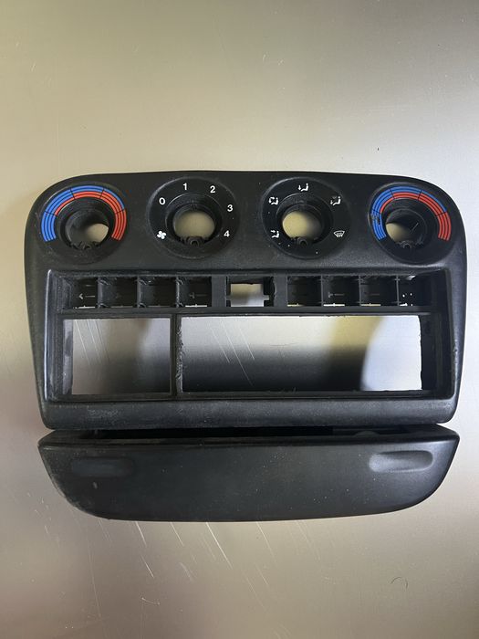 Центральна консоль Опель Омега Б дорестайл