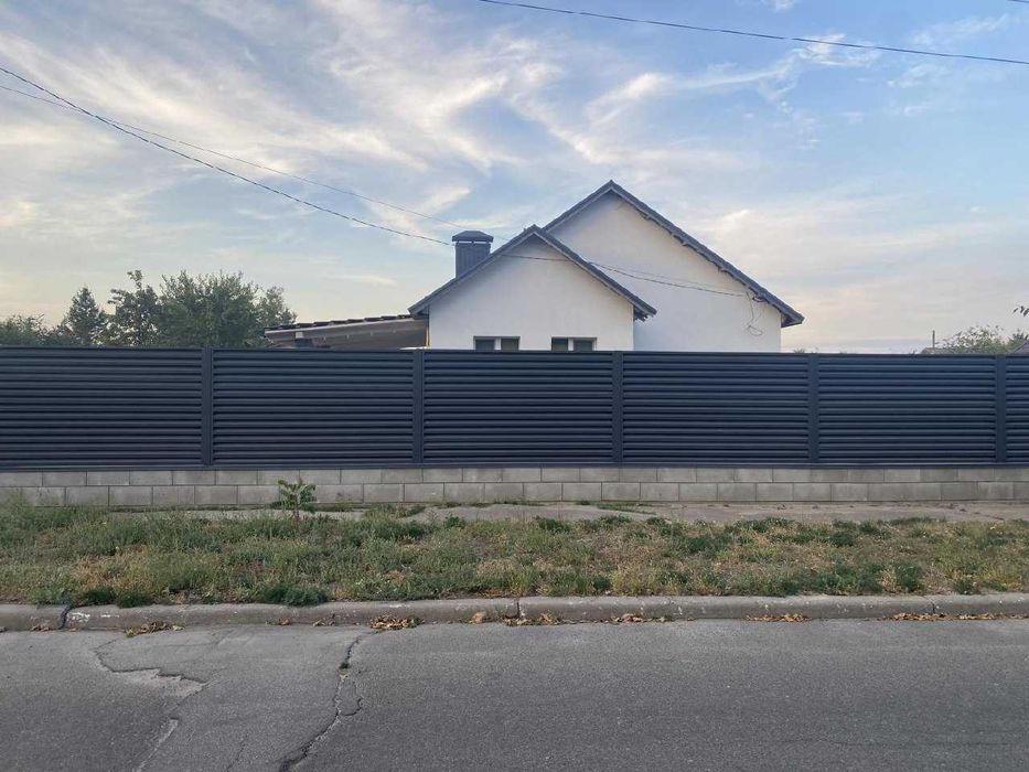 Продаж будинку з СОНЯЧНИМИ панелями та інвертором.