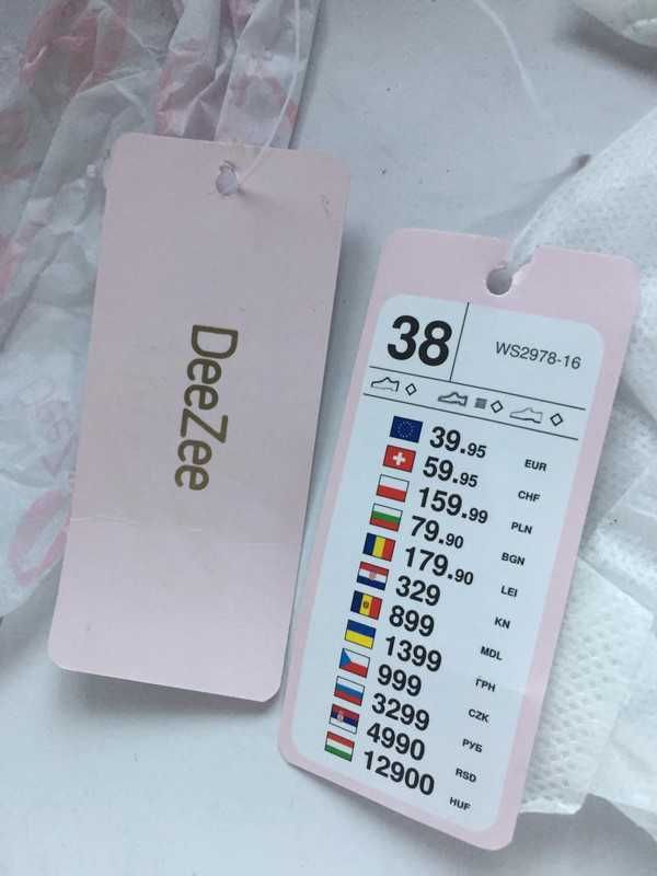 Czarne botki z łańcuchami perełkami Deezee