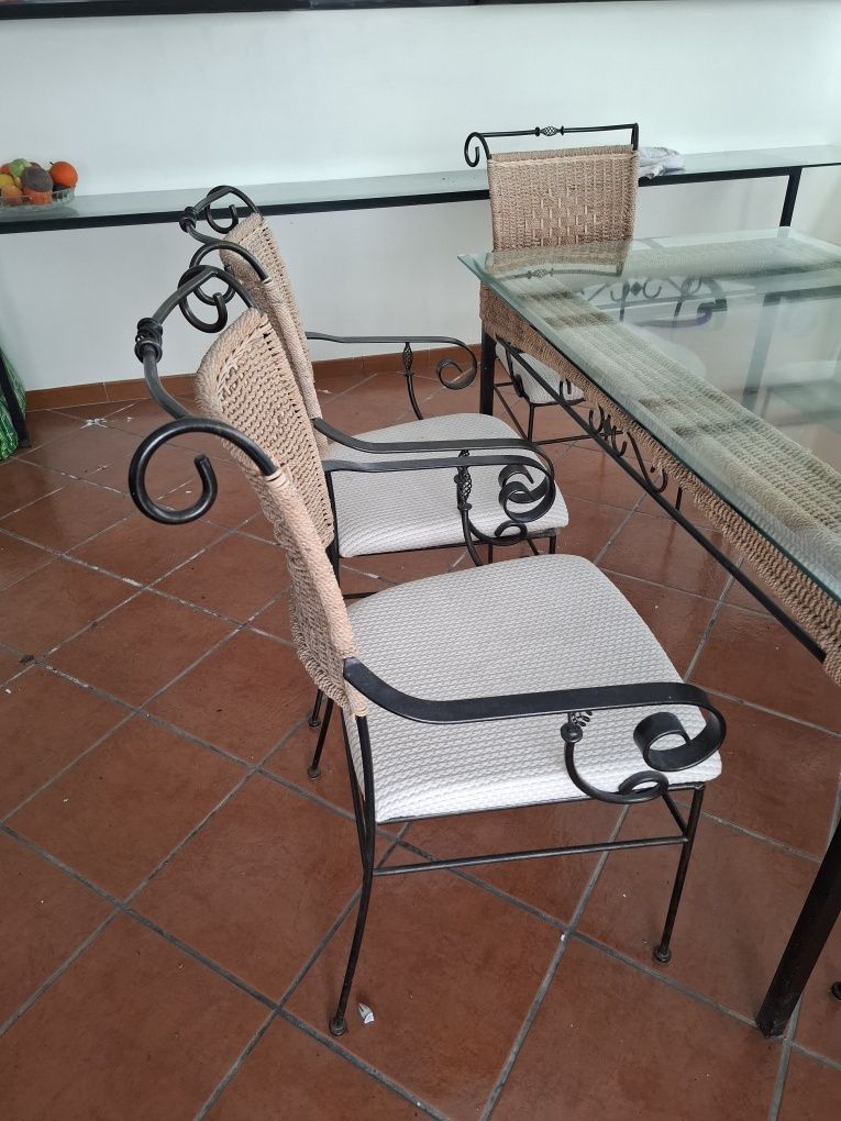 Mesa e 6 cadeiras  em ferro e corda