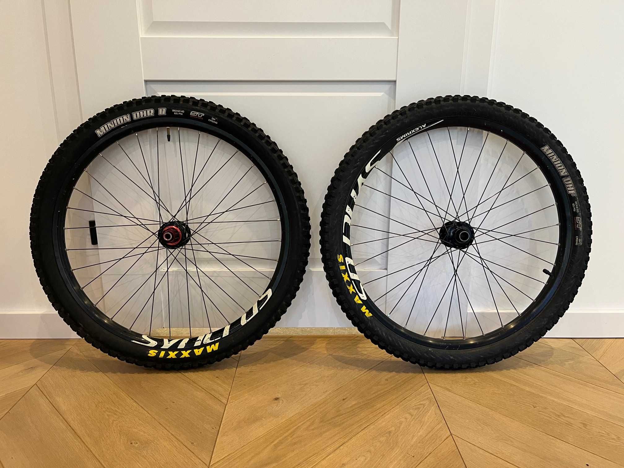 Koła Downhill 26" Syncros z oponami Maxis Minion