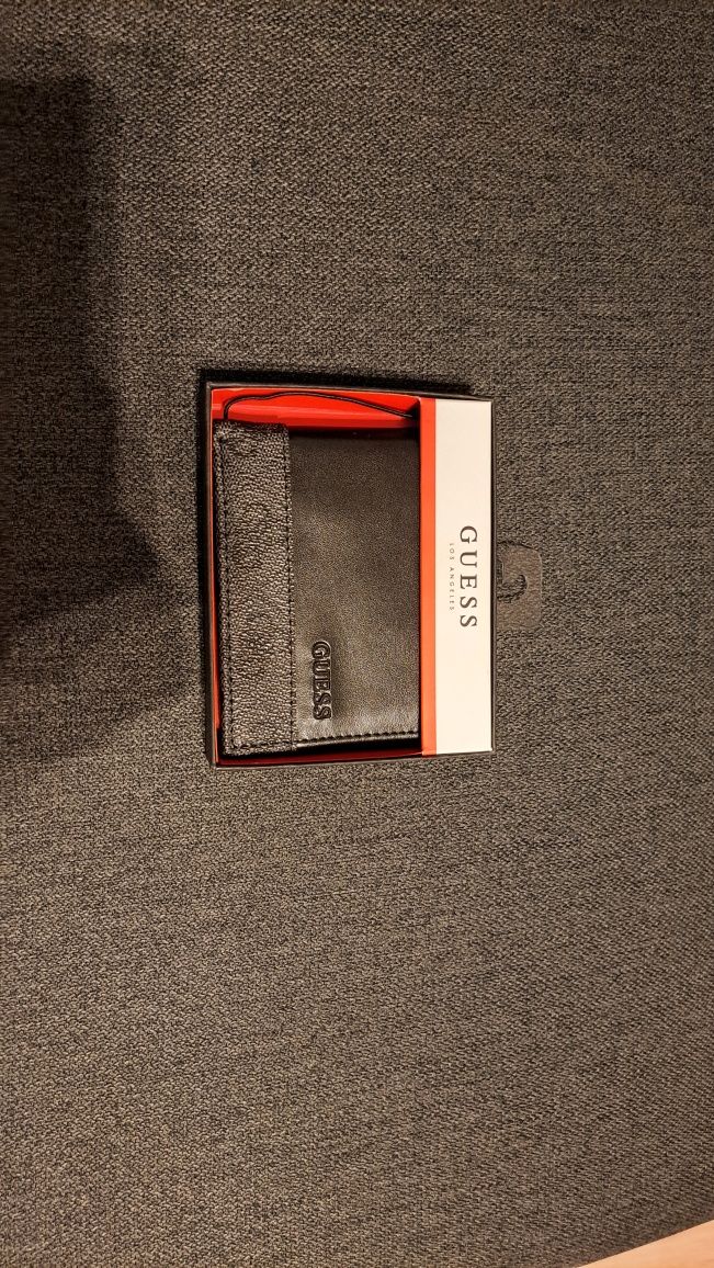 Nowy portfel Guess
