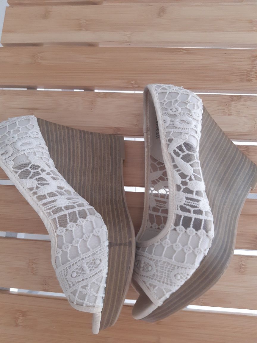Buty na koturnie rozmiar 36 firmy T.Taccardi