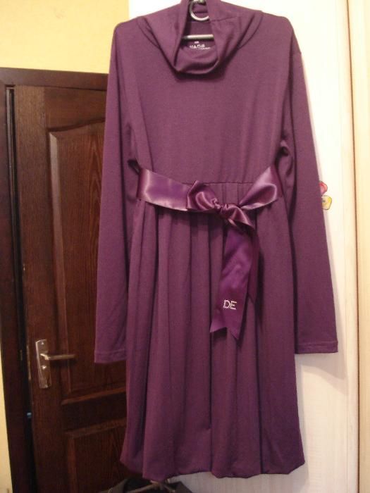 Красивое новое фиременное платье сливового цвета, рост 158 см