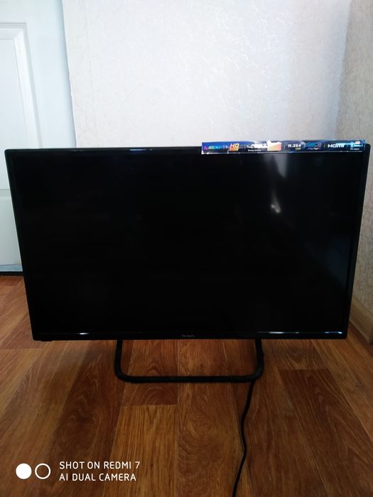 Телевизор  "Bravis" LED-28D1070