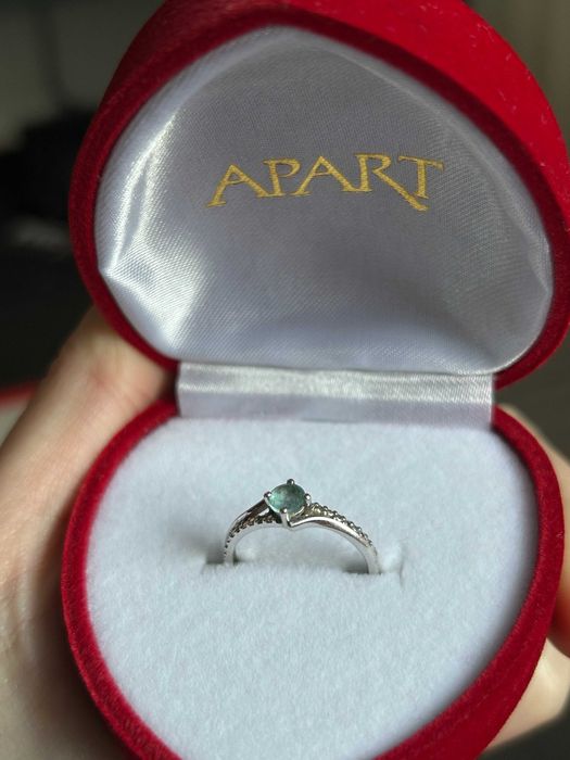 Pierścionek z białego złota z brylantami i topazem - próba 375 Apart