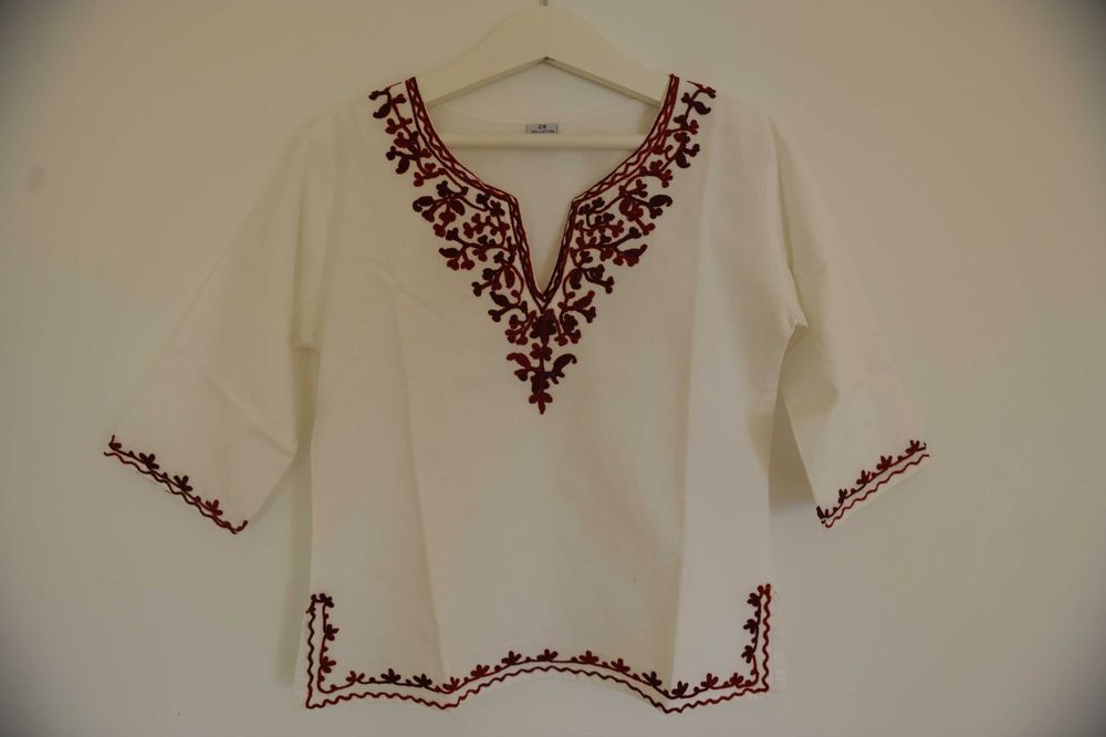 Conjunto de 2 blusas indianas com bordados (4-5 anos e 6-7 anos)