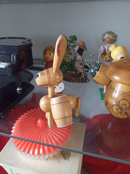 Stara figurka solniczka
