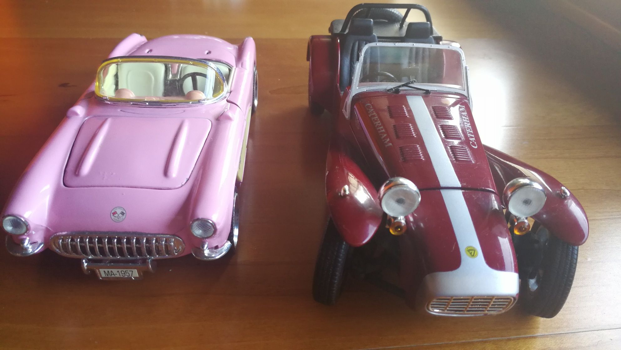 Miniaturas 1/24 carros antigos coleção