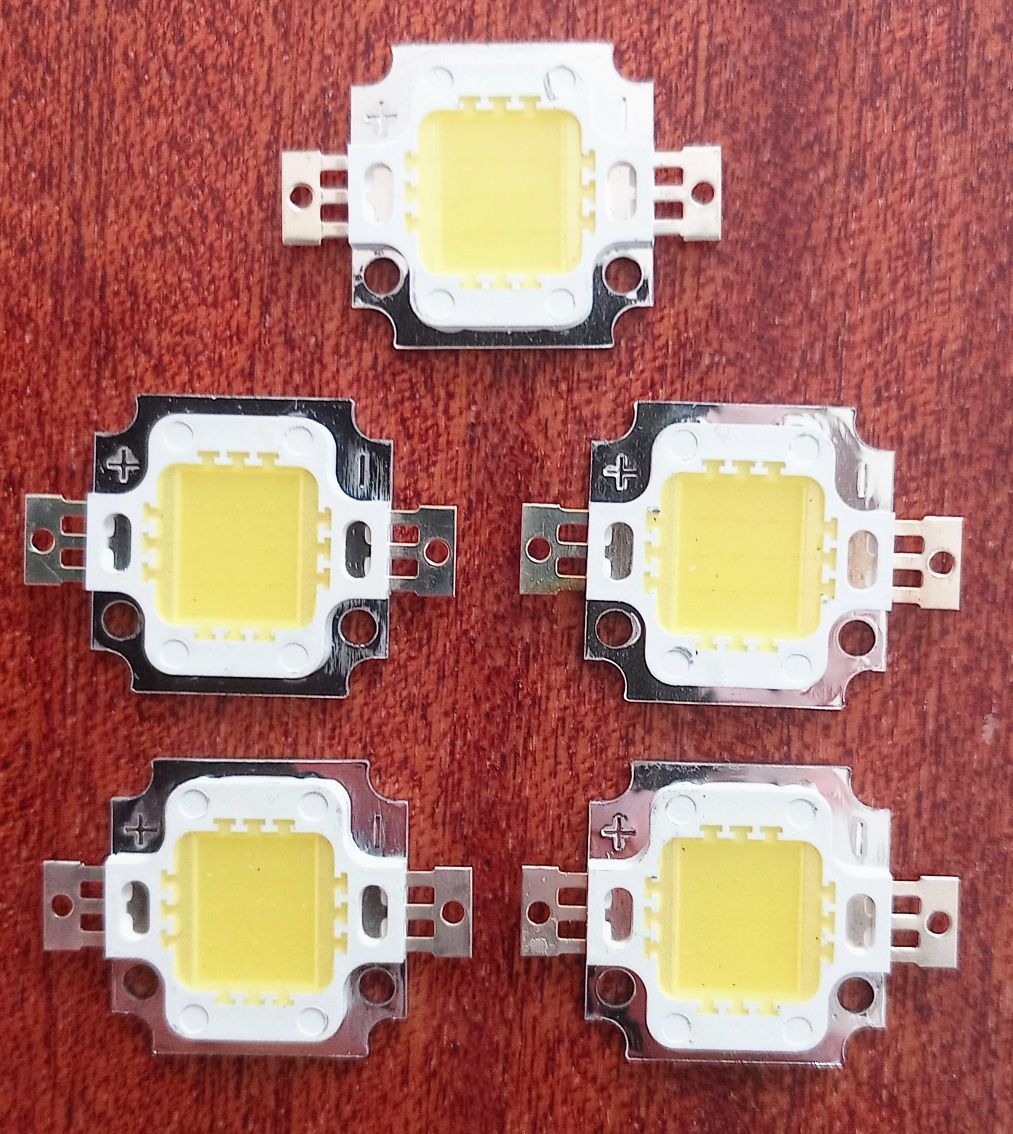 Светодиодная матрица чип LED COB 10 W/ 10-12 V прожектор,фонарь,лампа.