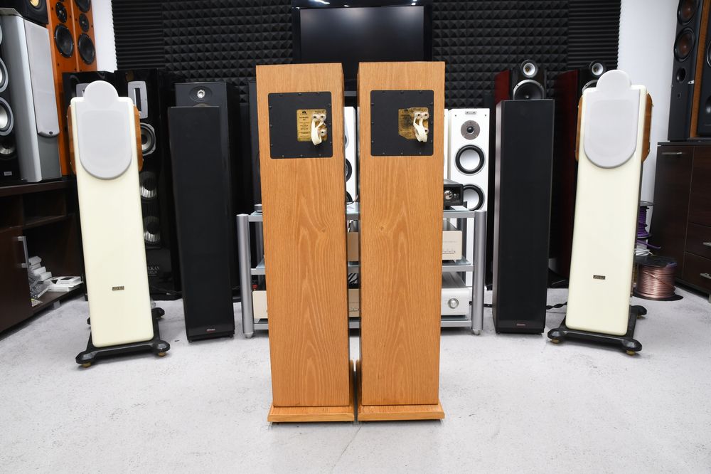 Kultowe kolumny Głośnikowe podłogowe stereo Castle Howard S2